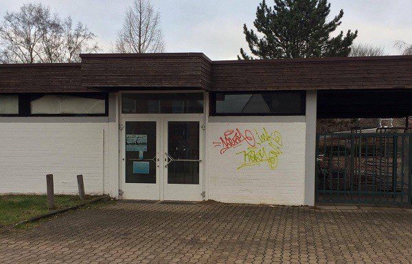 Feuerwehr betankt historische Dampflok in Neustadt mit Wasser