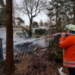 Brennender Wohnwagen mit verletzter Person