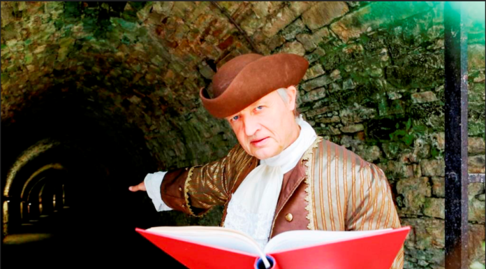 Schloss Landestrost: Lustwandeln im Laubengang- Szenische Führung im Amtsgarten mit Rainer Künnecke