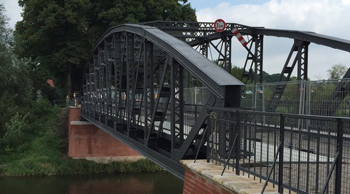 Walkacts, Gin-Bar und Party auf drei Tanzflächen im Tanzzentrum Kressler – die White Night