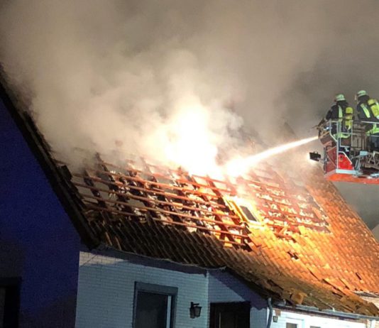 Hausbrand im Kleegrund in Altgarbsen am 10.09.2018