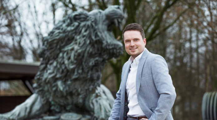 Grüner Kandidat Dominic Herbst auf Tour durch das Neustädter Land