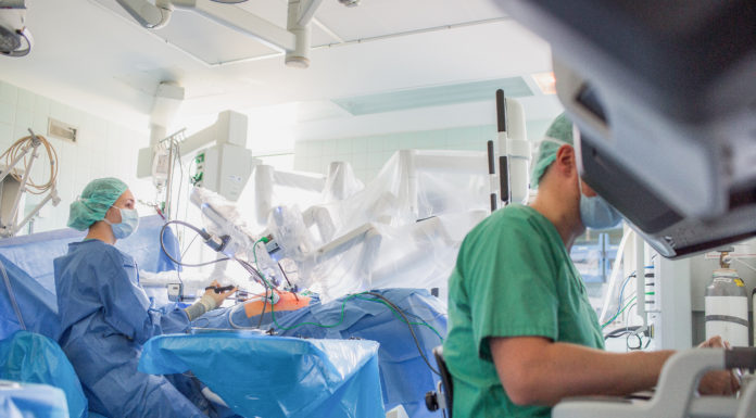 Die Zukunft hat begonnen Im KRH Klinikum Robert Koch Gehrden ist ein OP-Roboter im Einsatz