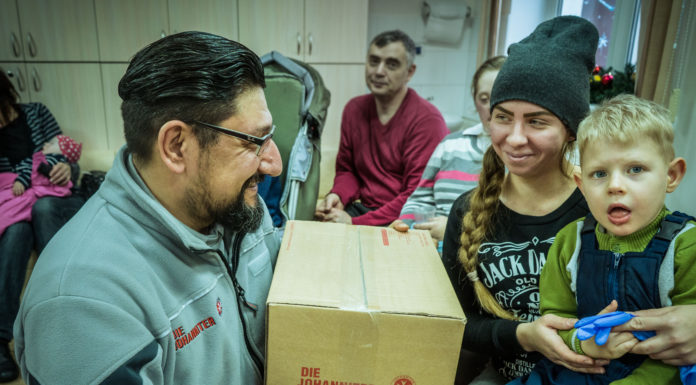 Pakete der Hoffnung: Johanniter-Weihnachtstrucker starten Sammelaktion
