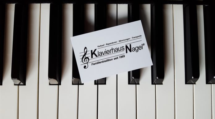 Klavierhaus N A G E L – Familiengeführte Tradition in 4.ter Generation – übergibt Klavier an IGS-Garbsen