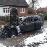 PKW-Brand in Vesbeck – Übergriff der Flammen auf ein Haus konnte verhindert werden
