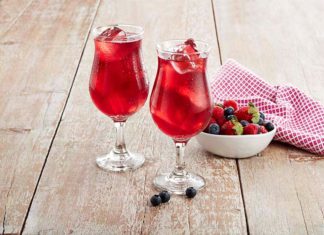 Orange Spritz mit Erdbeer Himbeer Rhabarber Tee