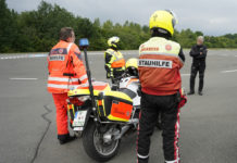 Die Johanniter-Stauhelfer starten mit einem ADAC-Sicherheitstraining in die Sommersaison