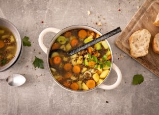 Linsensuppe mit Gemüse