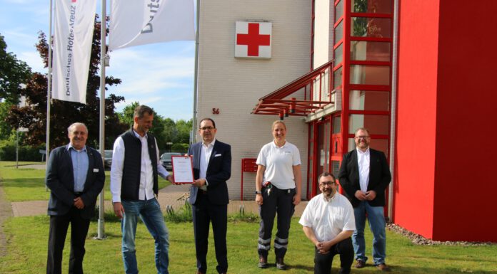 25 Jahre Rotes Kreuz: Heiko Schädel feiert Dienstjubiläum in Rettungswache Neustadt