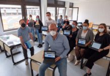 Tablets für Pflegeazubis: Projekt der Region Hannover und der KRH Akademie verteilt Tablets an Schüler*innen