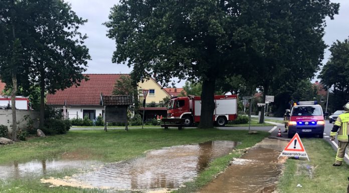 Wasserrohrbruch ruft Feuerwehr auf den Plan