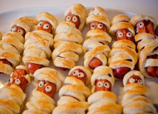 Neustadt kocht: Mumien zu Halloween aus Würstchen und Pizzateig