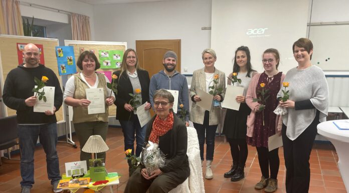 Stadt bildet Krippenkräfte fort: 11 Erzieherinnen und Erzieher haben die Weiterbildung abgeschlossen