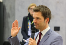 Steffen Krach ist als Präsident der Region Hannover vereidigt