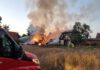 Brennender Strohballen: Feuerwehreinsatz bei Scheunenbrand in Mandelsloh