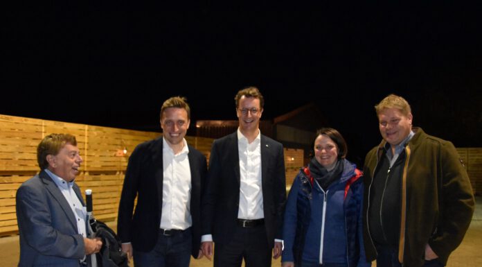 NRW-Ministerpräsident Hendrik Wüst zu Gast im Wegeners Hof in Liethe: Die Menschen müssen sich das normale Leben noch leisten können