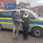 Infomobil der PI Garbsen war in der Fußgängerzeit im Bereich des Bauernmarktes