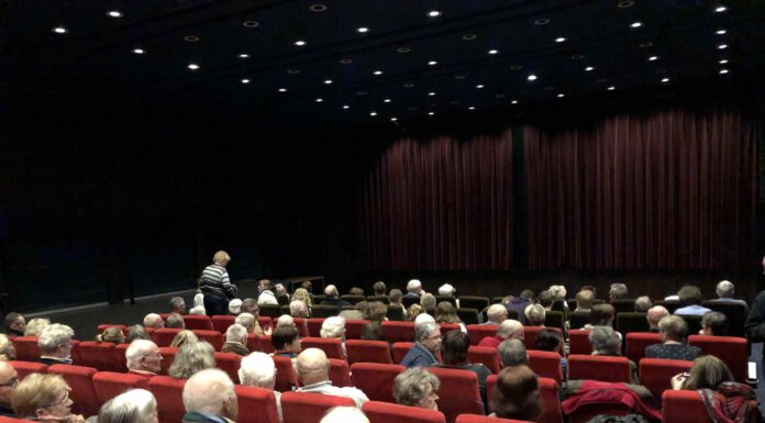 Filmclub Leinepark e. V. zeigt am 21. März NICHT GANZ KOSCHER, eine „göttliche“ Komödie Foto: Filmclub Neustadt e.V.