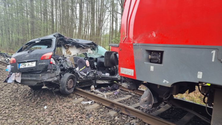 Unfall am Bahnübergang Himmelreich Quelle: Feuerwehr