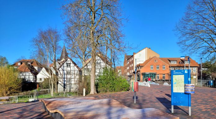 Neue Perspektiven für die Innenstadt – Neustadt neu „aufgemöbelt“ Neue Perspektiven für die Innenstadt - Mobil Surf Insel 2. Foto: Citymanagement Neustadt a. Rbge.