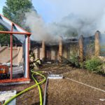Gebäude im ehemaligen Freibad Neustadt brennt aus Gebäude im ehemaligen Freibad Neustadt brennt aus