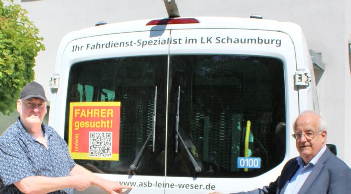 Gleiche Leistung, bewährter Service, neuer Name: Aus dem ASB-Kreisverband Hannover-Land/Schaumburg wird der ASB-Regionalverband Leine-Weser Vorsitzender Dr. Friedbert Mordfeld (rechts) und Geschäftsführer Jens Meier sind erfreut über die stetige Weiterentwicklung des ASB-Verbandes, der nun auch mit dem neuen Namen ASB-Regionalverband Leine-Weser Rechnung getragen wird.