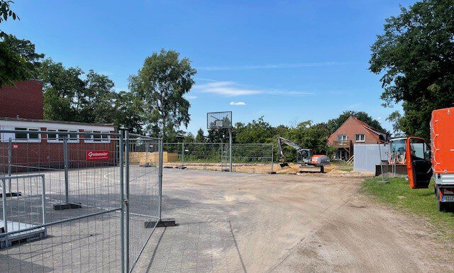 Neues Sportzentrum für Grundschule Schneeren: Bauarbeiten gestartet Neues Sportzentrum für Grundschule Schneeren: Bauarbeiten gestartet