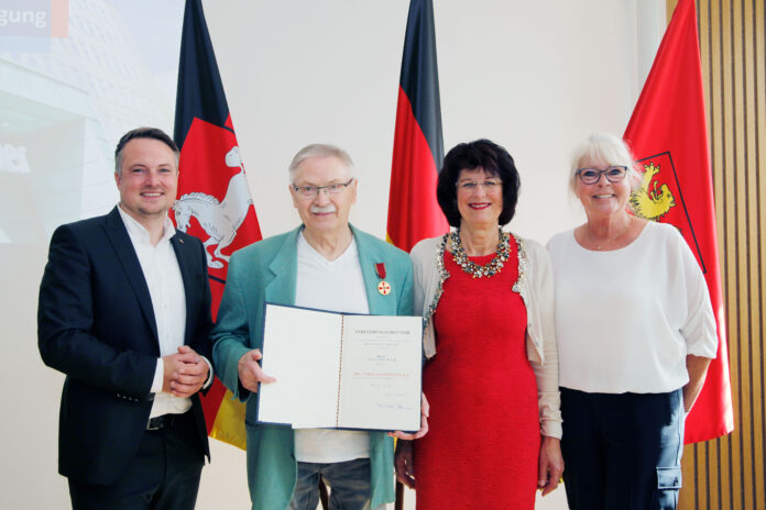 Gesellschaftlich und politisch engagiert: Bundesverdienstmedaille für Hans-Jürgen Hayek