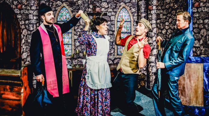 Theater- und Konzertkreis zeigt am 2. November das Stück PATER BROWN Theater- und Konzertkreis zeigt am 2. November das Stück PATER BROWN