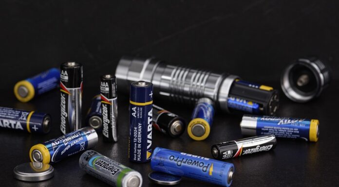 Keine Akkus einwerfen: aha warnt vor gefährlicher Batterieentsorgung Keine Akkus einwerfen: aha warnt vor gefährlicher Batterieentsorgung