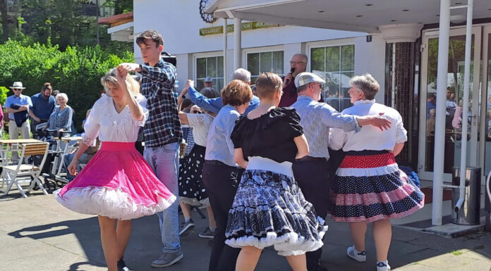 Neuer Square-Dance-Club in Neustadt startet mit Schnupperabenden für alle Altersgruppen Square Dance Schnupperabende in Neustadt für alle Altersgruppen. Ein neues Tanzangebot entsteht. Square Dance begeistert weltweit