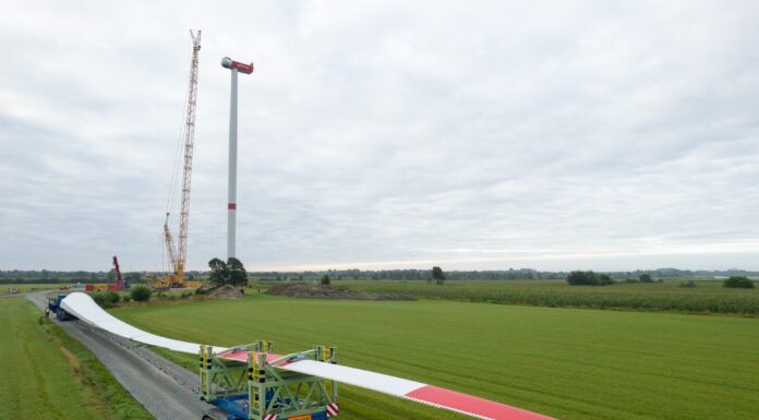 Schwertransporte zum Windpark Mandelsloh: Anlieferung der Großkomponenten hat begonnen Die Anlieferung der Großkomponenten für den Windpark Mandelsloh hat begonnen, die Fertigstellung ist für Sommer 2025 geplant