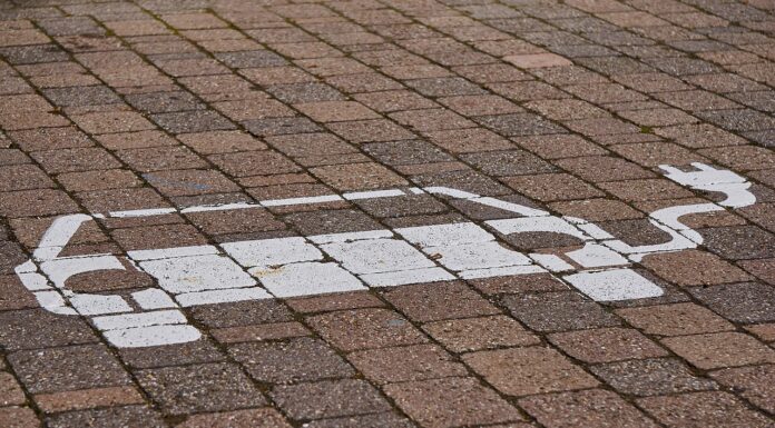 Kostenloses Parken auf dem Schützenplatz und beim E-Laden in Neustadt am Rübenberge In Neustadt am Rübenberge wird kostenloses Parken auf dem Schützenplatz und beim E-Laden geplant, um die Verkehrssituation zu verbessern