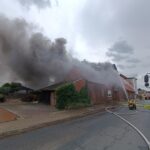 Großbrand in Niedernstöcken: Feuerwehr kämpft gegen Flammen und Rauchentwicklung Ein Großbrand in Niedernstöcken führte zu umfangreichen Einsätzen der Feuerwehr und Rettungskräfte. Großbrand in Niedernstöcken war ein zentrales Thema