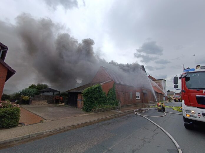 Ein Großbrand in Niedernstöcken führte zu umfangreichen Einsätzen der Feuerwehr und Rettungskräfte. Großbrand in Niedernstöcken war ein zentrales Thema