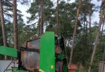 Feuerwehr verhindert Ausbreitung des Feuers und löscht Ballenpresse Die Feuerwehr hat die Ausbreitung des Feuers bei einer brennenden Ballenpresse erfolgreich verhindert und schnell reagiert