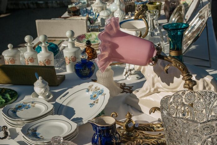 Der Familienflohmarkt am 1. Sonntag im September bietet zahlreiche Stände und unterstützt die Feuerwehr mit den Standgebühren