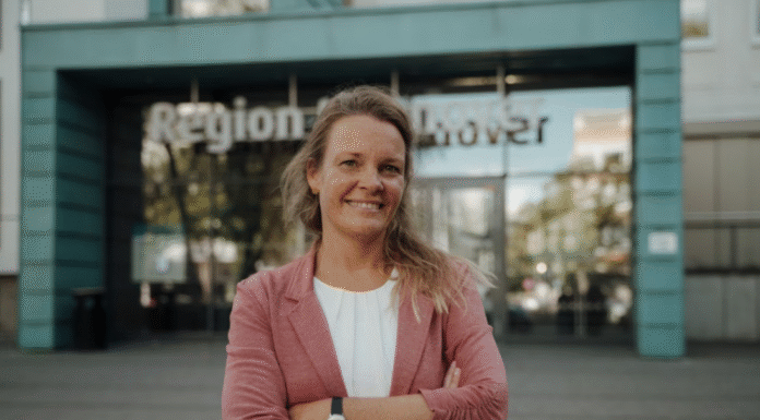 SPD benennt Eva Bender als Spitzenkandidatin für Amt der Regionspräsidentin Die SPD geht mit Eva Bender als Spitzenkandidatin für das Amt der Regionspräsidentin in den Wahlkampf. Regionspräsident Steffen Krach geht nach Berlin