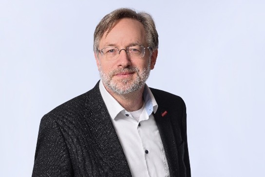 Frank-Peter Ahlers, Abteilungsleiter Ökologische Unternehmensentwicklung / Zentrum für Umweltschutz der Handwerkskammer Hannover Nachhaltigkeit für Handwerksbetriebe: Was ist das? Ein Vortrag zeigt Wege zur Umsetzung im Betriebsalltag auf