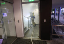 Geplante Einsatzübung – Feuerwehr demonstriert beeindruckende Brandbekämpfung in der Innenstadt Geplante Einsatzübung zeigt beeindruckende Brandbekämpfung in der Innenstadt. Feuerwehr demonstriert hohe Einsatzbereitschaft