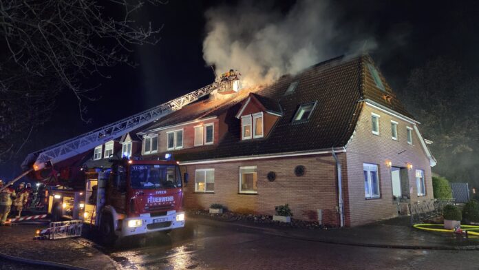 Brand in Schneerener Pflegeheim: Bewohner evakuiert und in Sicherheit gebracht. Feuerwehr und Rettungsdienst im Einsatz