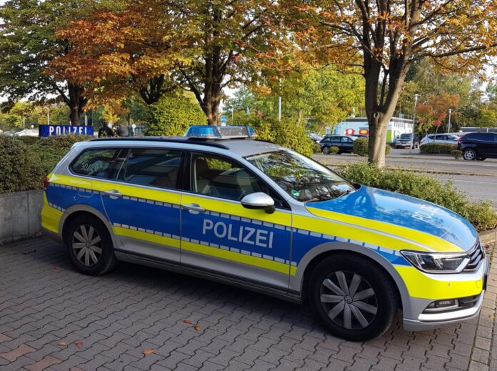 Polizei sichert Beweismittel bei Durchsuchungen Im Rahmen eines Ermittlungsverfahrens wegen Drogenhandel durchsucht die Polizei 17 Objekte und sichert Beweismittel