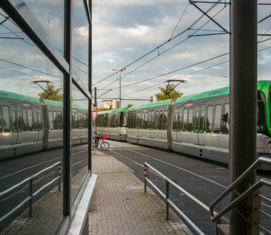 Änderungen im Feiertagsverkehr: So fahren Busse, Bahnen und sprinti an Weihnachten Änderungen im Feiertagsverkehr an Weihnachten: So fahren ÜSTRA-Busse, -Bahnen und sprinti in der Festzeit