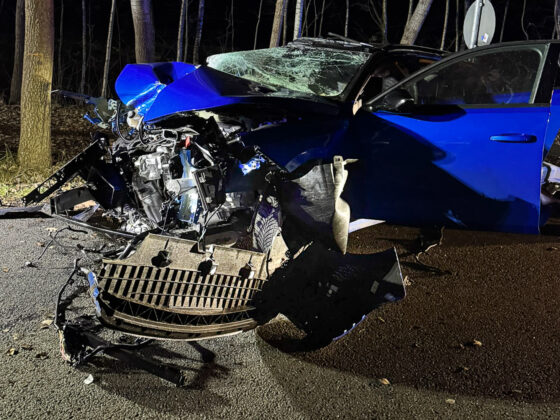 Verkehrsunfall mit Verletzten auf der Moorstra&szlig;e: Feuerwehr und Rettungsdienst im Einsatz