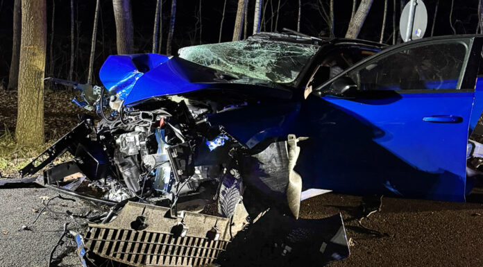 Verkehrsunfall mit Verletzten auf der Moorstraße: Feuerwehr und Rettungsdienst im Einsatz Verkehrsunfall mit Verletzten auf der Moorstraße: Feuerwehr und Rettungsdienst im Einsatz