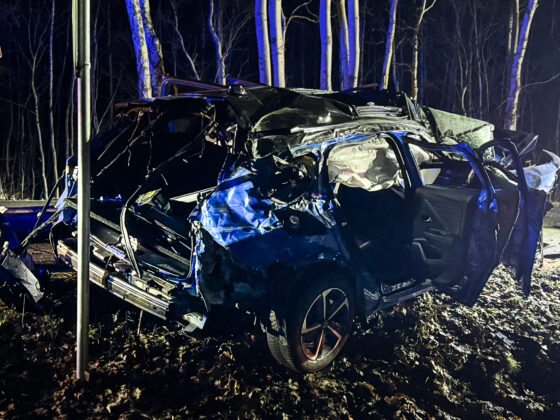 Verkehrsunfall mit Verletzten auf der Moorstra&szlig;e: Feuerwehr und Rettungsdienst Sonntagnacht im Einsatz