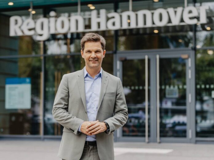 Regionsversammlung stimmt Beurlaubung des Regionspräsidenten Steffen Krach für Wahlvorbereitungen zu Die Beurlaubung des Regionspräsidenten für Wahlvorbereitungen wurde von der Regionsversammlung genehmigt. Details zur Entscheidung