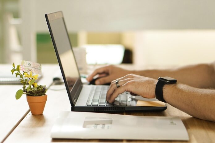 Ummeldung per Klick jetzt möglich: Neuer digitaler Service erleichtert Wohnsitz-Anmeldung. Ummeldung per Klick jetzt möglich: Neuer digitaler Service erlaubt Wohnsitz-Anmeldung online, aber heißt per Klick auch einfach?