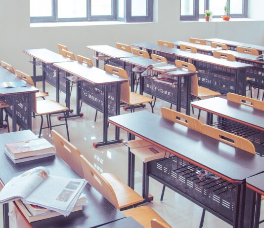 Witterungsbedingter Schulausfall in der Region und Landeshauptstadt Hannover am Freitag Witterungsbedingter Schulausfall in der Region sorgt für Unterrichtsausfall an Schulen am Freitag, den 9. Januar